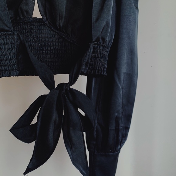 Open back blouse - Picture 2 of 3